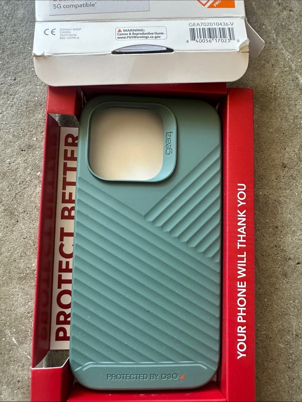ZAGG Denali Snap MagSafe Compatible iPhone Case - Green